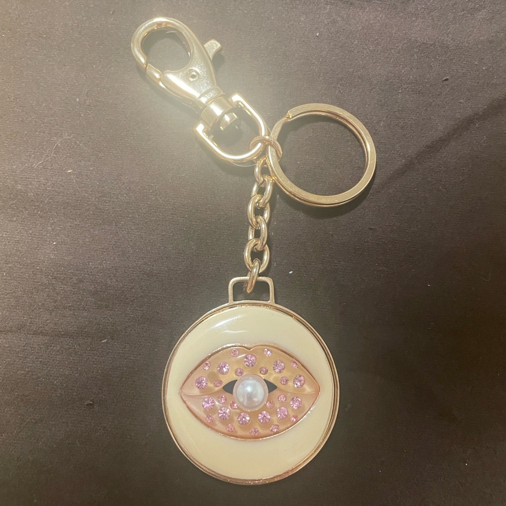 Brand New Metal Round Keychain | Pearl in Mouth Design | Gold-Plated Brass